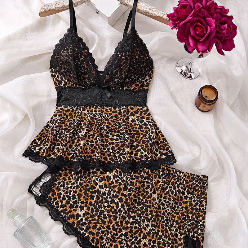 π₯³2026 HOT SALEπ₯³π50K+ SOLD!ποΈπ 50% OFF! V-Neck Lace Sleepwear β Butteryβsoft fabric, flattering fit. No binding, just comfy. A little luxury for bedtime. ππ€